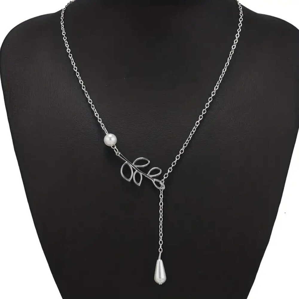 Womens Feminine Minimalist Clavicle Silver Chain Dainty Leaf Faux Pearl Necklace